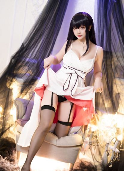 小龙女比杨过大几岁